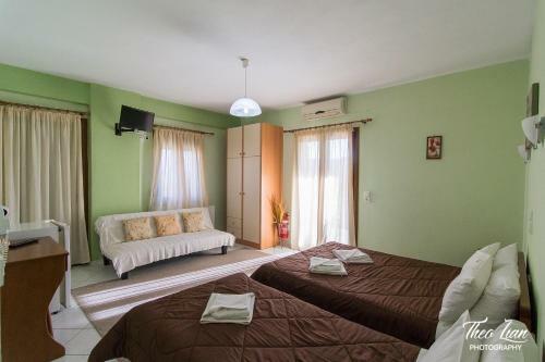 Hostal Orama Rooms