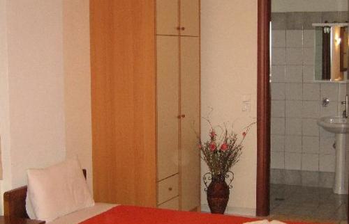 Hostal Orama Rooms