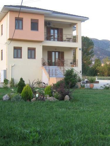 Hostal Orama Rooms