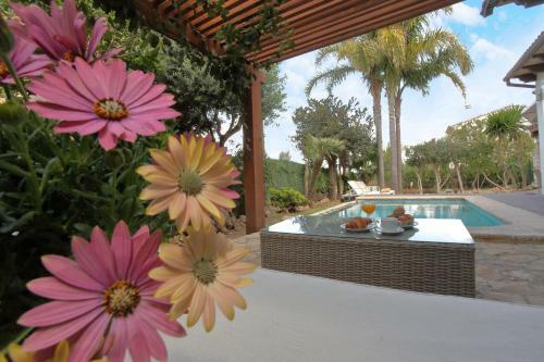 Tropical Garden, Villa With Pool Near The Beach