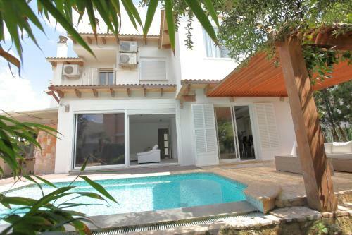 Tropical Garden, Villa With Pool Near The Beach