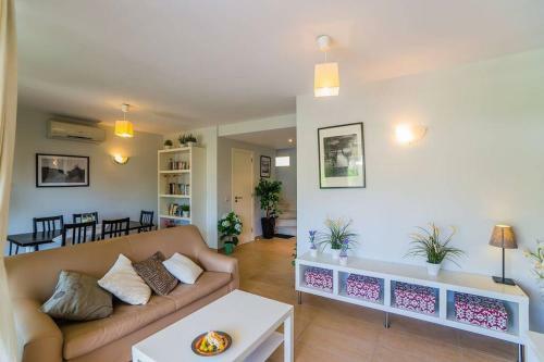 �taronger! Casa Con Piscina Cerca de Alc�dia