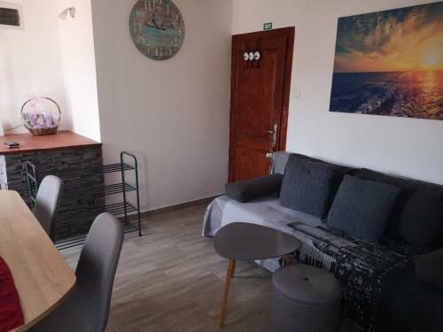 Apartment Many
