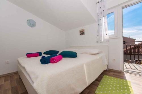 Apartments In Okrug Gornji 26579