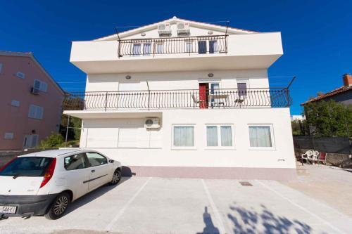 Apartments In Okrug Gornji 26579
