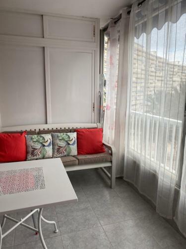 Cozy Apartment Near The Sea