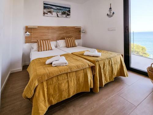 Modern Sea Front Reef Apartment