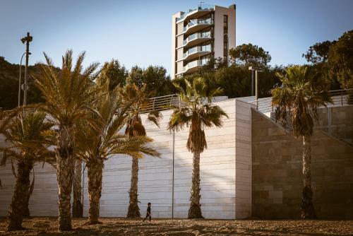 Modern Sea Front Reef Apartment