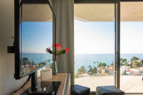 Modern Sea Front Reef Apartment