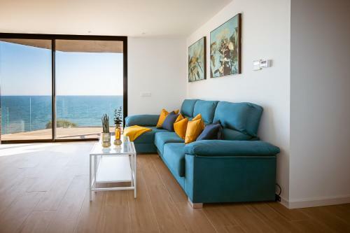 Modern Sea Front Reef Apartment