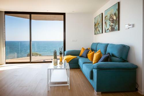 Modern Sea Front Reef Apartment
