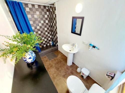 Gloria Host House