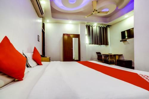 Bed & Breakfast Vaccinated Staff- Oyo Flagship 70121 Savera Inn