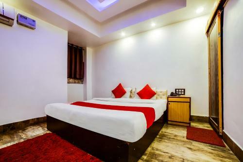 Bed & Breakfast Vaccinated Staff- Oyo Flagship 70121 Savera Inn