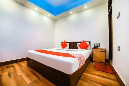 Bed & Breakfast Vaccinated Staff- Oyo Flagship 70121 Savera Inn