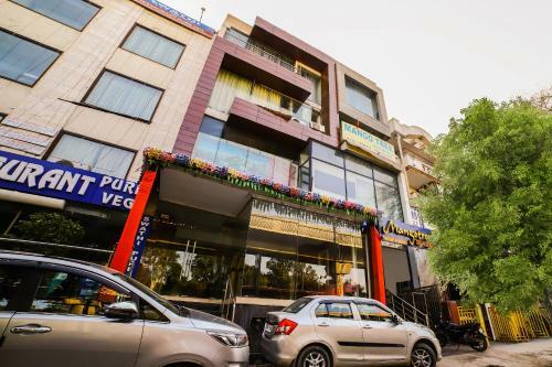 Bed & Breakfast Vaccinated Staff- Oyo Flagship 70121 Savera Inn