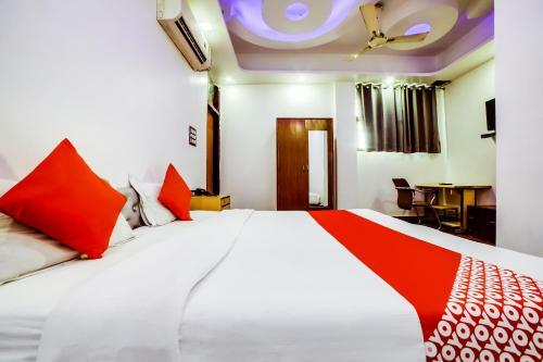 Bed & Breakfast Vaccinated Staff- Oyo Flagship 70121 Savera Inn