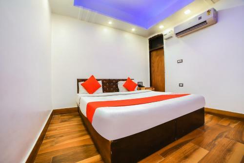 Bed & Breakfast Vaccinated Staff- Oyo Flagship 70121 Savera Inn