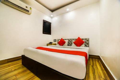 Bed & Breakfast Vaccinated Staff- Oyo Flagship 70121 Savera Inn
