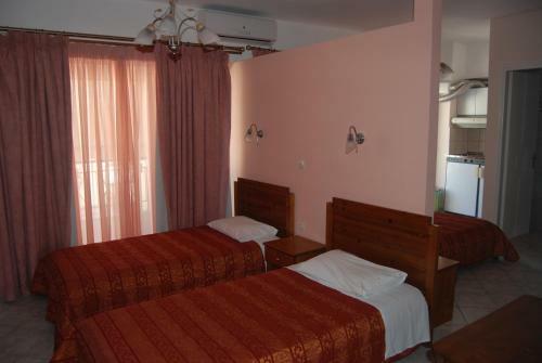 Hostal Chrisi Akti