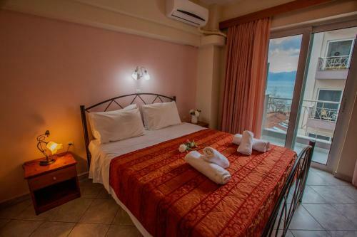 Hostal Chrisi Akti