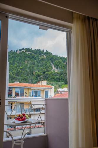 Hostal Chrisi Akti