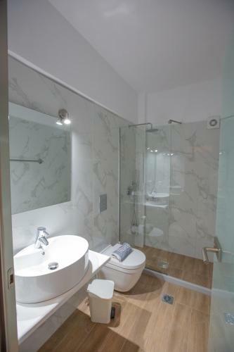 Hostal Chrisi Akti