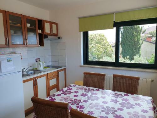 Apartments Adri, Parking In The Yard