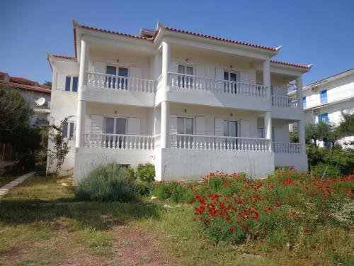 Akti Zaga Apartments