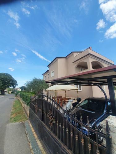Hostal Apartment And Room Marlen