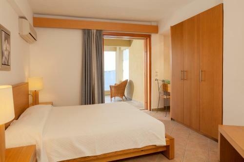 Cape Kanapitsa Hotel & Suites