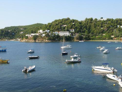 Cape Kanapitsa Hotel & Suites