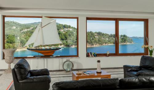 Cape Kanapitsa Hotel & Suites