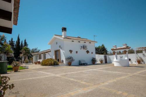 Villa El Estanque Holiday Cottage & Bungalow