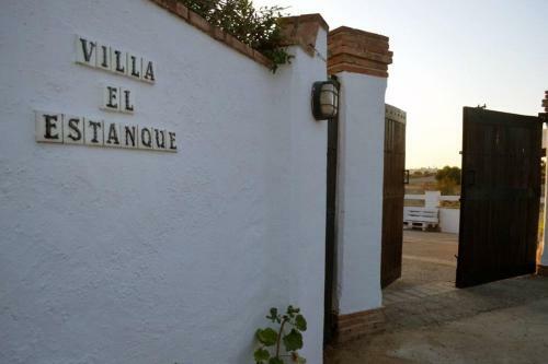 Villa El Estanque Holiday Cottage & Bungalow