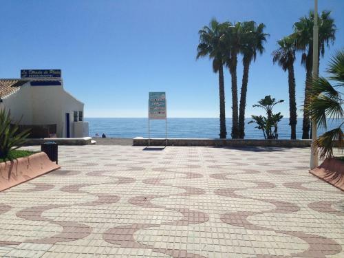 Apartment In First Row To The Sea, Almu��car