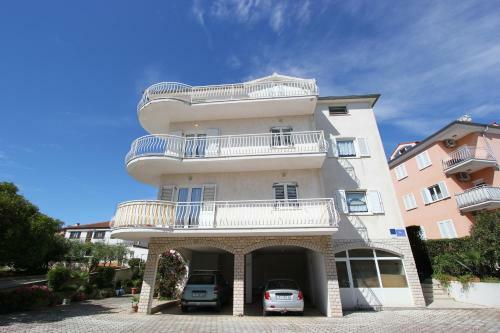 Hostal Apartments Tin