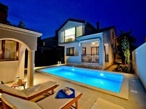 Superior Villa Antea With Jacuzzi & Pool
