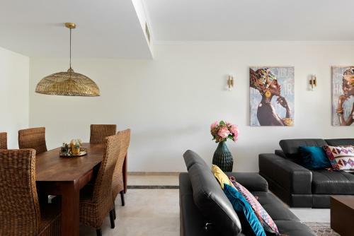 La Quinta 3 Br Apartment With Pool And Parking