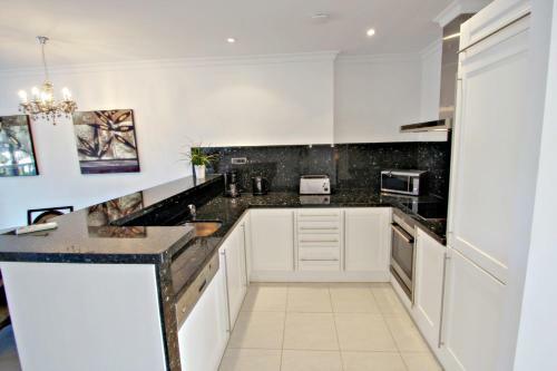 Hayley - Modern Apartment With Sea View In Benissa