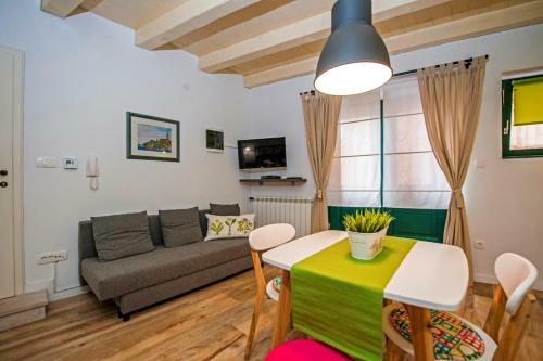 Luxury Two-bedroom Apartment
