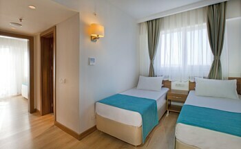 Grand Park Lara Hotel