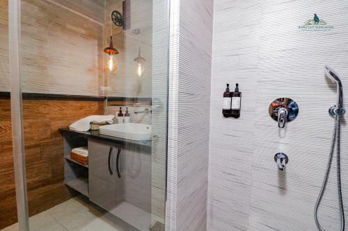 Villa Serene Bungalow In Foothills Of Himalayan Range