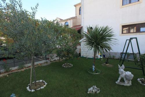 Hostal Apartments Sustic