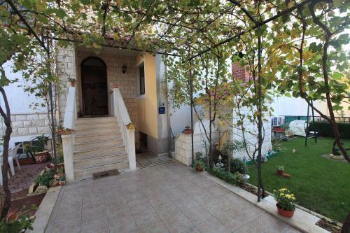 Hostal Apartments Sustic