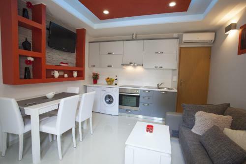 Lara Apartments