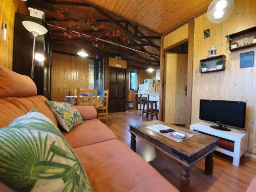 Agroturismo Casa Rural La Canadiense Log Cabin