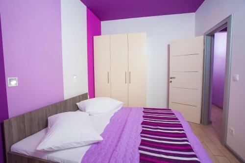 Apartments Marhela Jakov