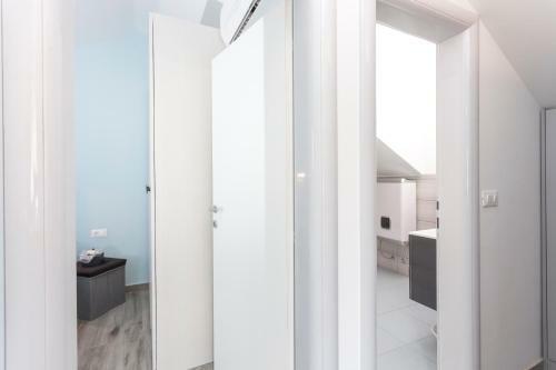 Apartments Marhela Jakov