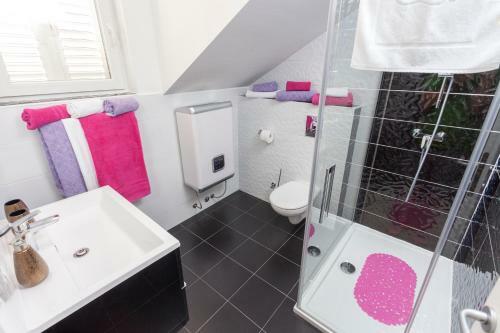 Apartments Marhela Jakov